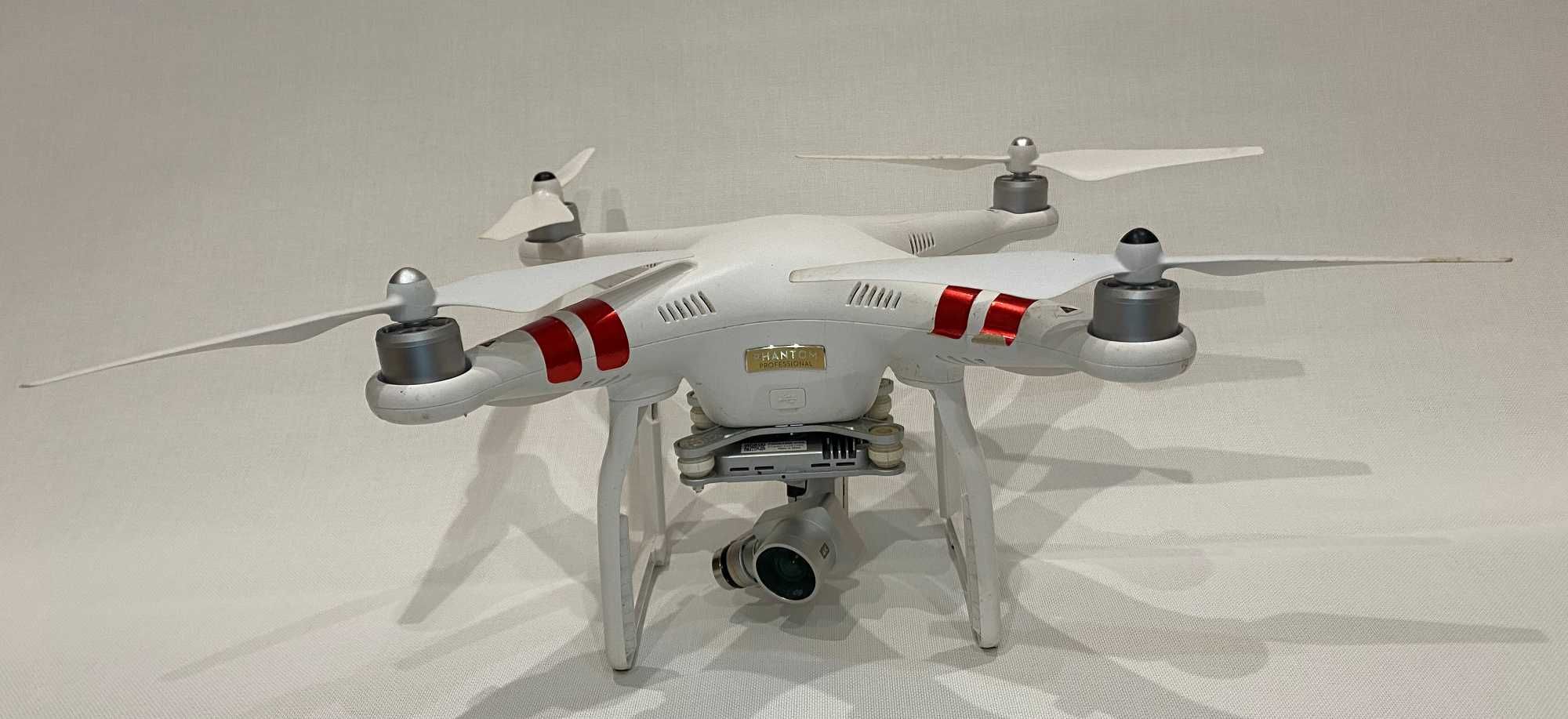 Vendo baratinho  Drone Phantom 3 Professional, estado como novo
