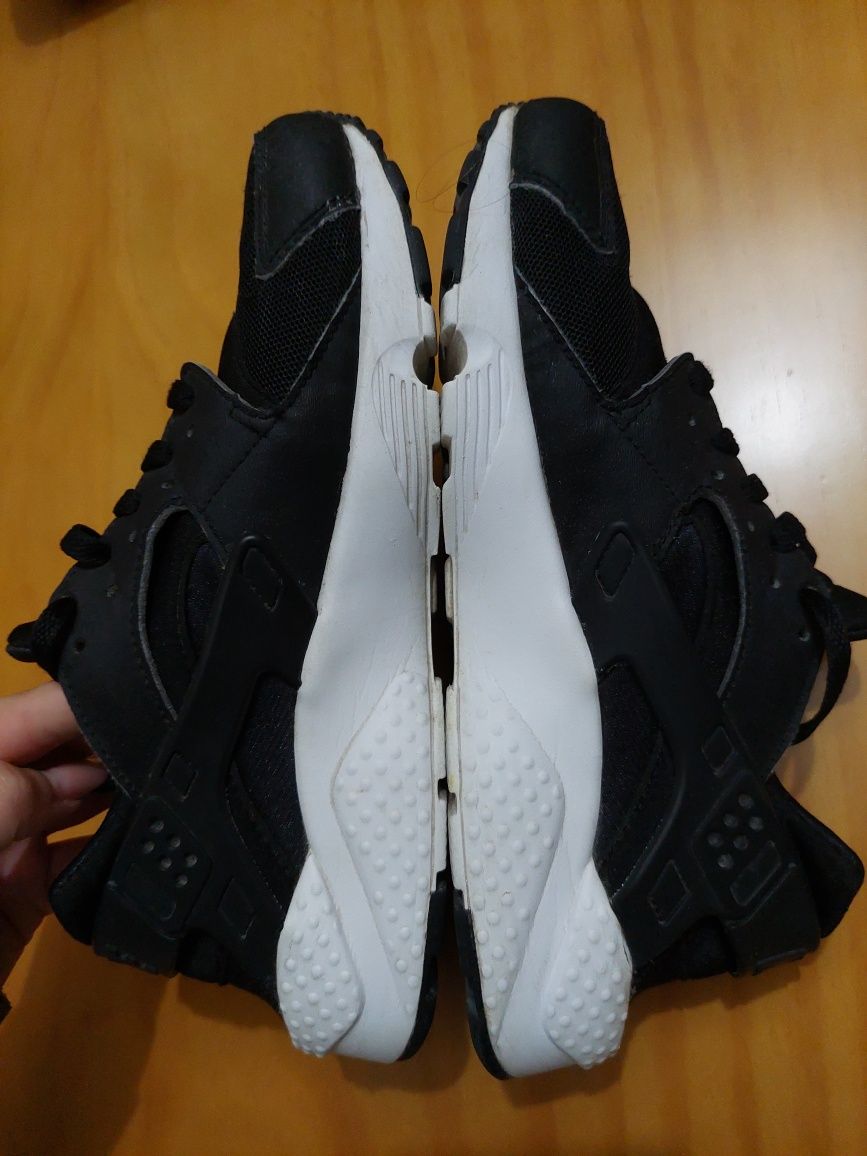 Ténis Nike Huarache praticamente novos