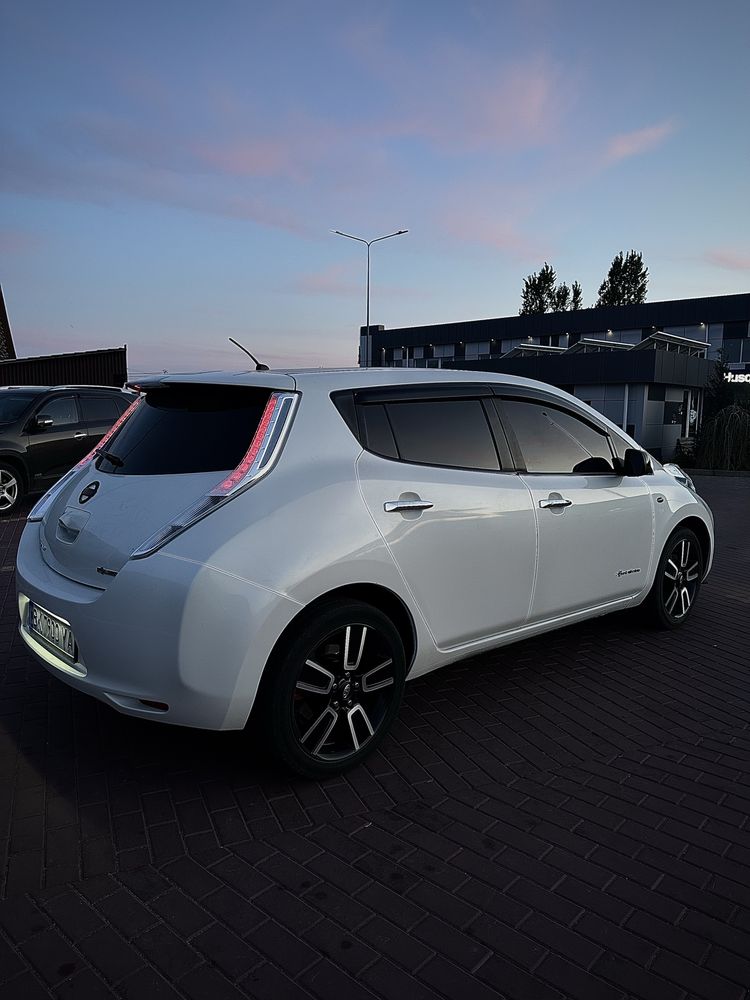 Nissan leaf з WEBASTO в продажі