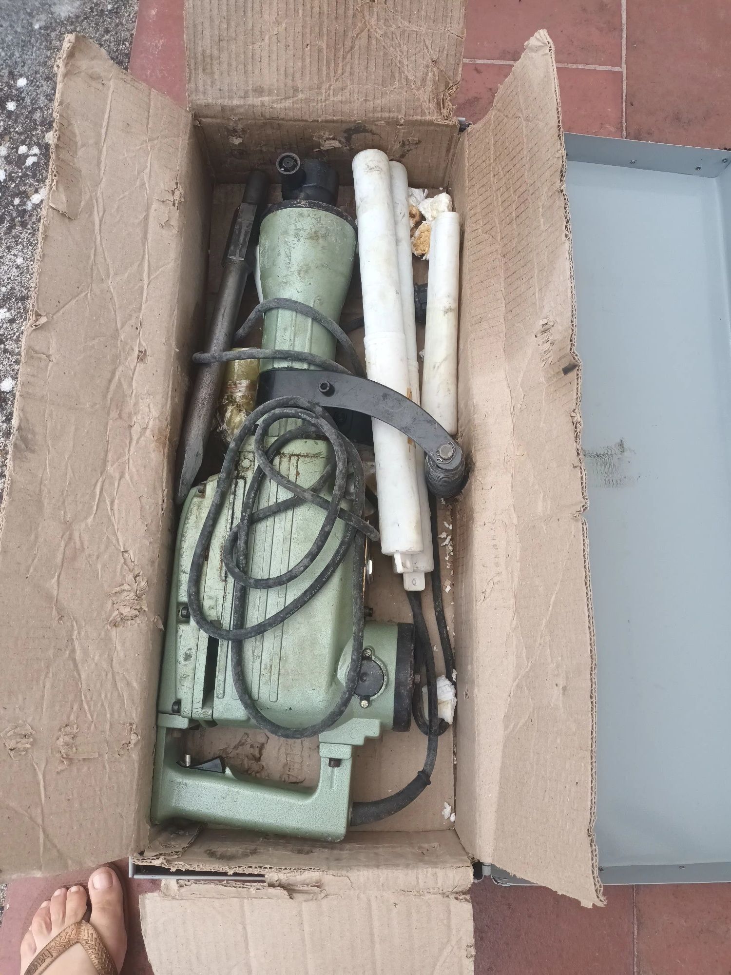 Martelo Eléctrico  pouco uso