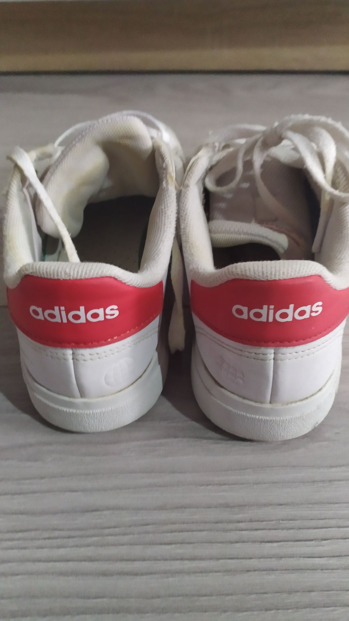 Buty adidas dziewczęce rozm.35-22,5 cm wkładka