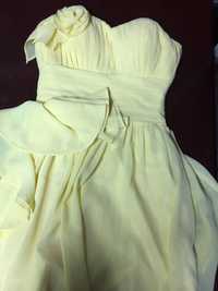 Короткое пышное нарядное платье,открытый  верх