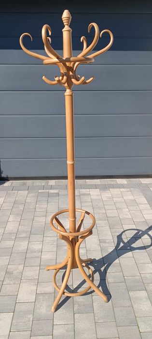 Wieszak stojący na ubrania