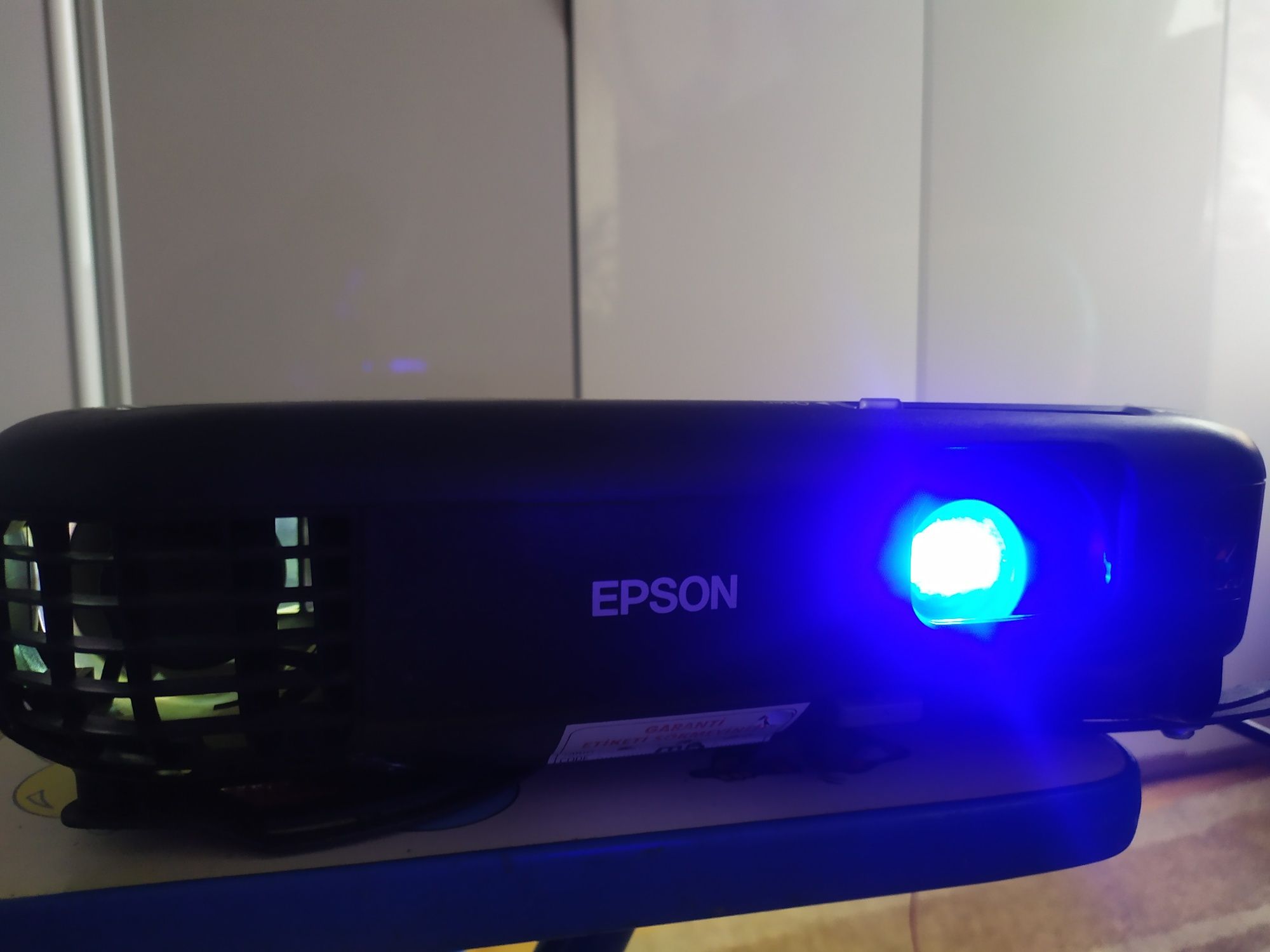 Продам проектор EPSON