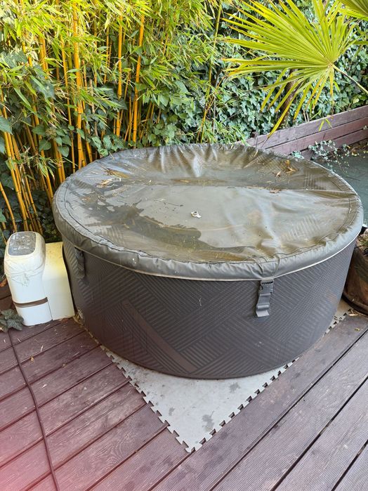 Uszkodzone jacuzzi M Spa