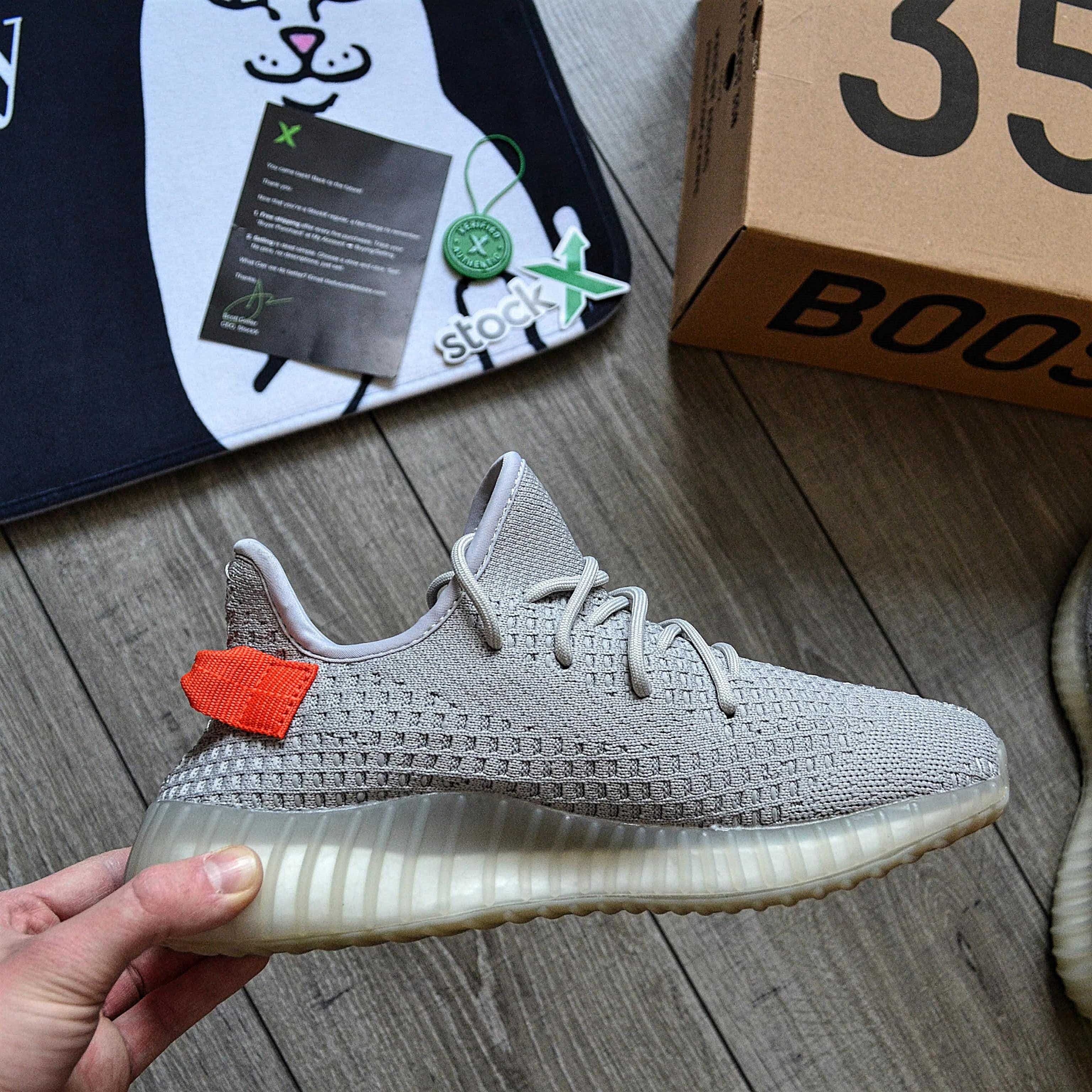 Чоловічі кросівки Adidas Yeezy Boost 350 V2 'Tail Light' Розміри 40-45