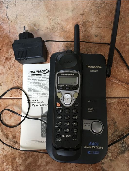Радиотелефон с определителем номера Panasonic KX-TG2215