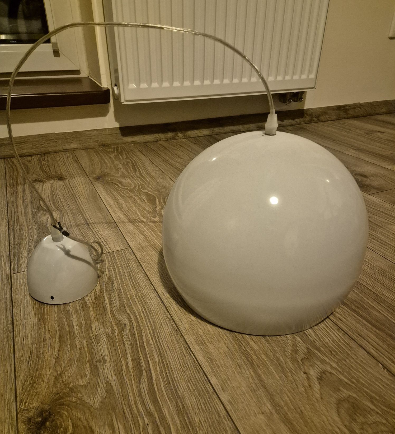 Lampa sufitowa okrągła, białą, metalowa