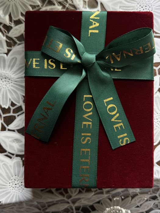 Підвіска та сережки з червоними камнями