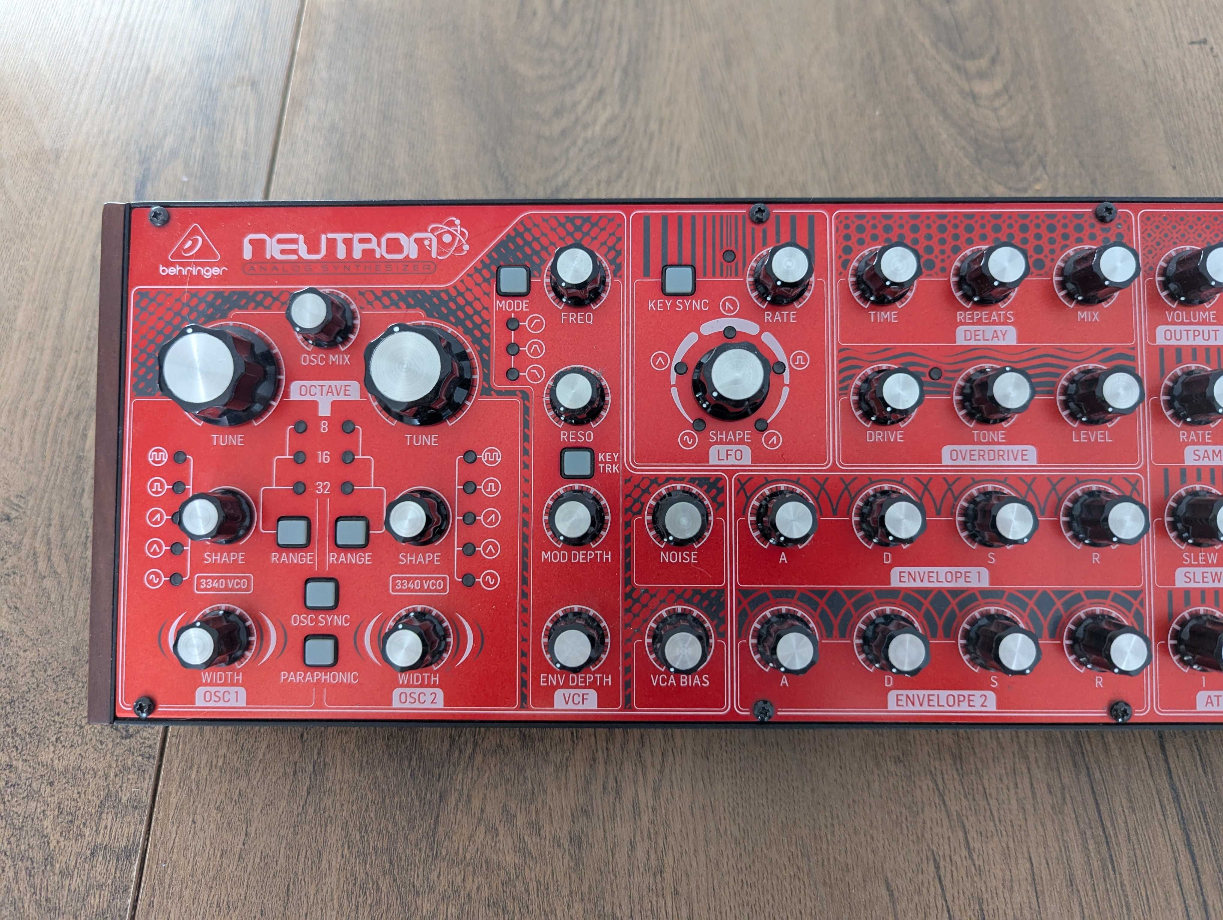 Behringer Neutron - Półmodularny syntezator analogowy