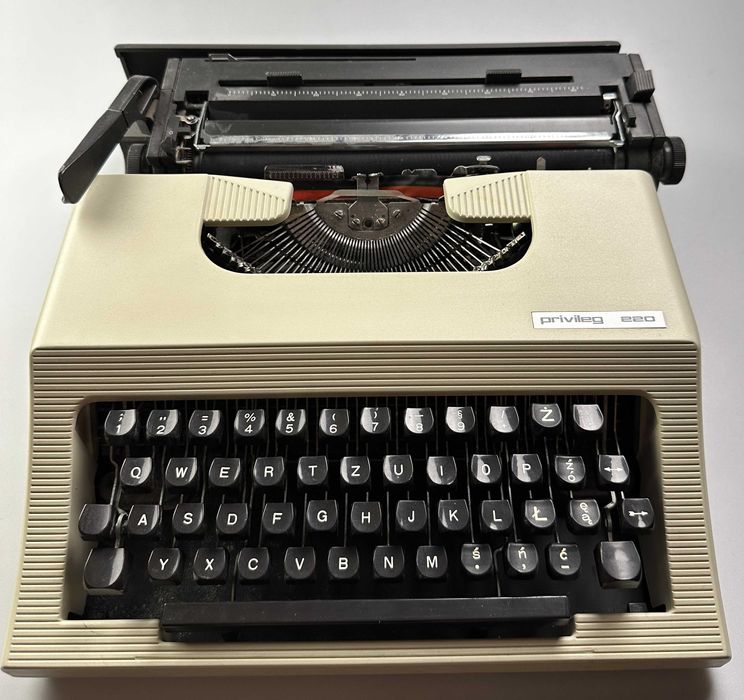 Maszyna do pisania walizkowa Privileg 220 sprawna