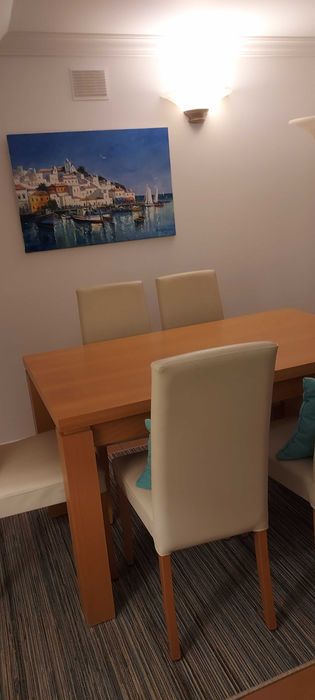 Mesa de jantar com cadeiras