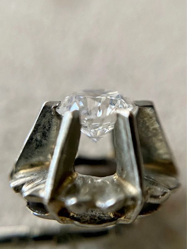 Alfinete de gravata/ lapela em ouro com diamante 0,20kts