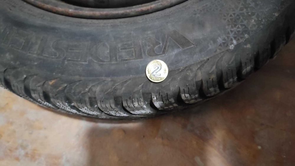 3 opony zimowe + 4 felgi w rozm. 165/70 r14 vredestein + 4 felgi Micra