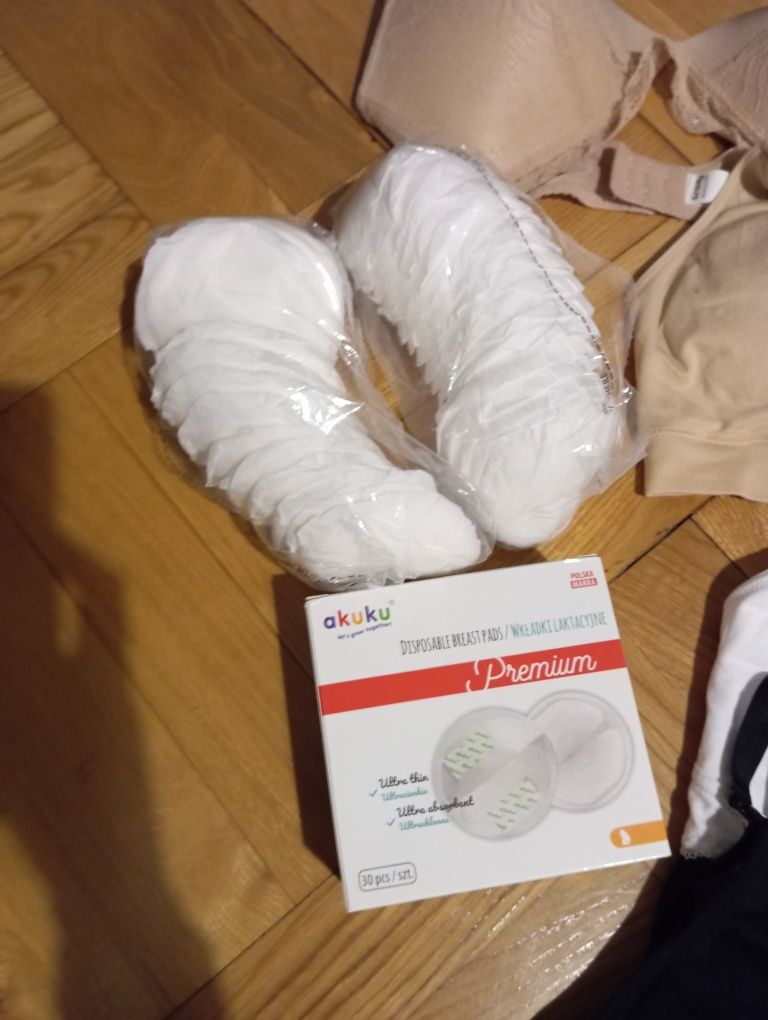 Staniki 7 szt. i koszulki 3 szt. do karmienia