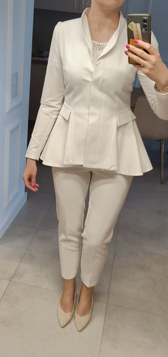 Białe/kremowe spodnie w kant carrot 36 S Reserved z szerokim paskiem