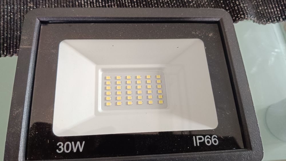 Lampa led   30w .