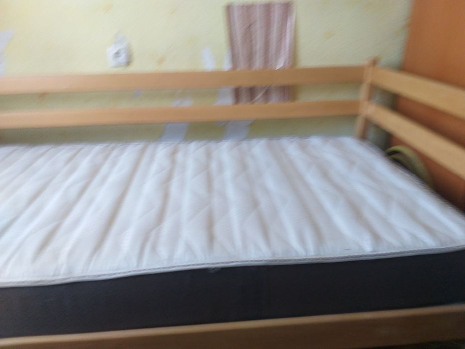 Продам кровать б/у с матрасом ортопедическим
