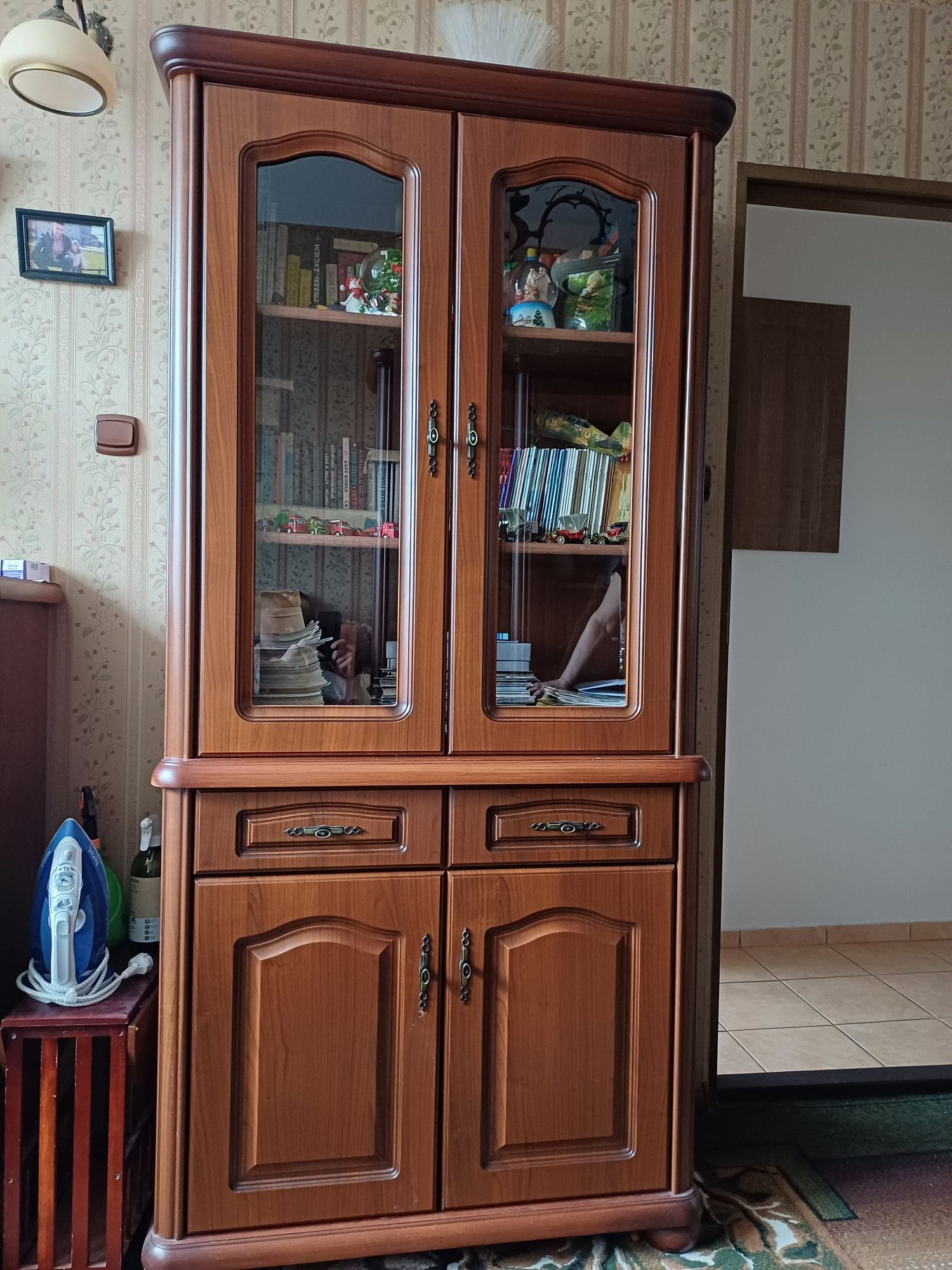 Witryna szklana niska
