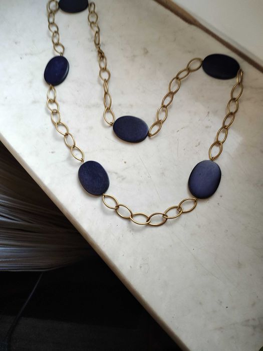 Długi ciekawy naszyjnik- mosiężne ogniwa oraz granatowe elementy