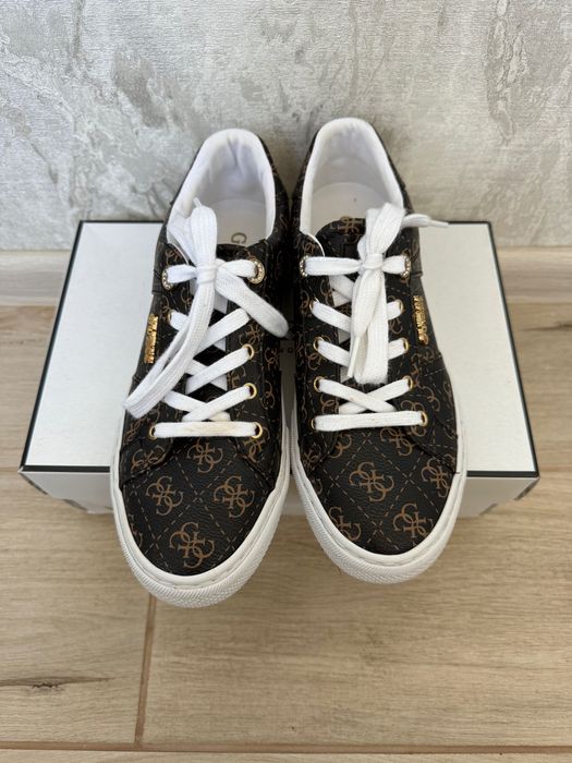 Кеди Guess в гарному стані
