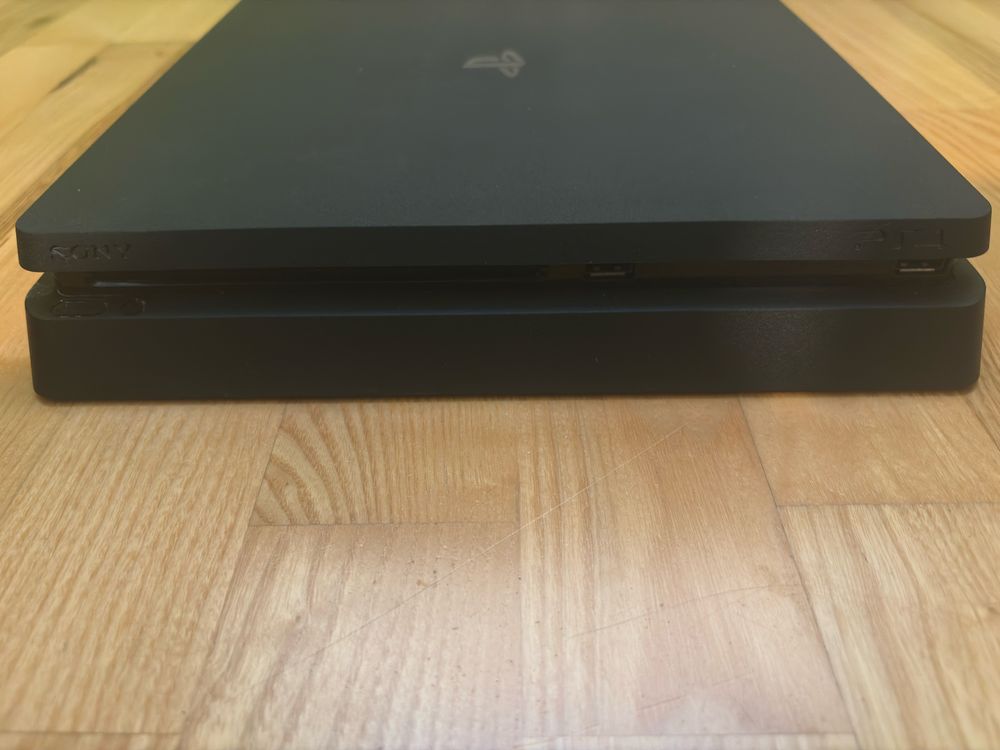 Playstation 4 Slim + dwa pady Dualschock 4
