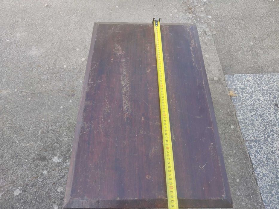 Mesa pequena de madeira