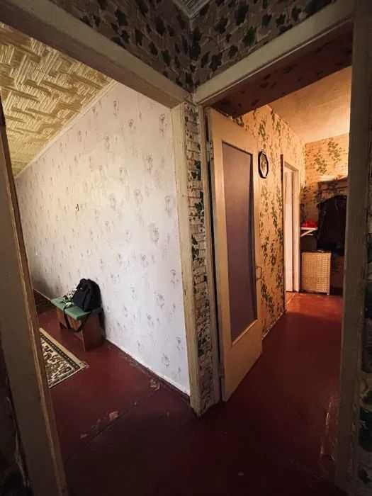 2к квартира на середньому поверсі!