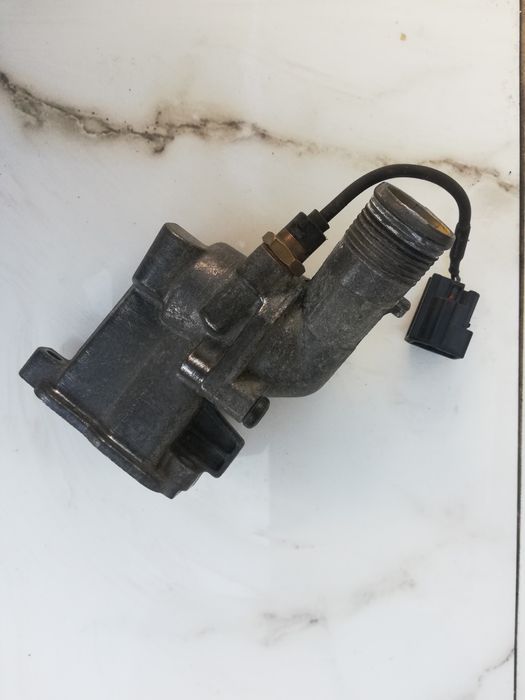 Volvo s80 2.4b 03r obudowa termostatu z czujnikiem temperatury orygina