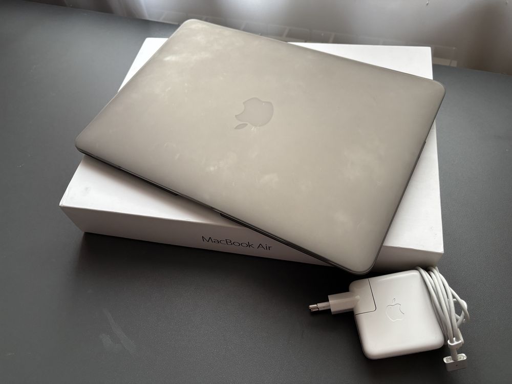 MacBook Air 13" (2017) Core i5 / 8 озу / SSD 128 gb
