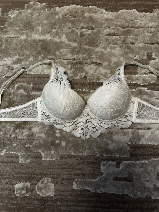 Бюстгалтер Oysho пуш ап 75А