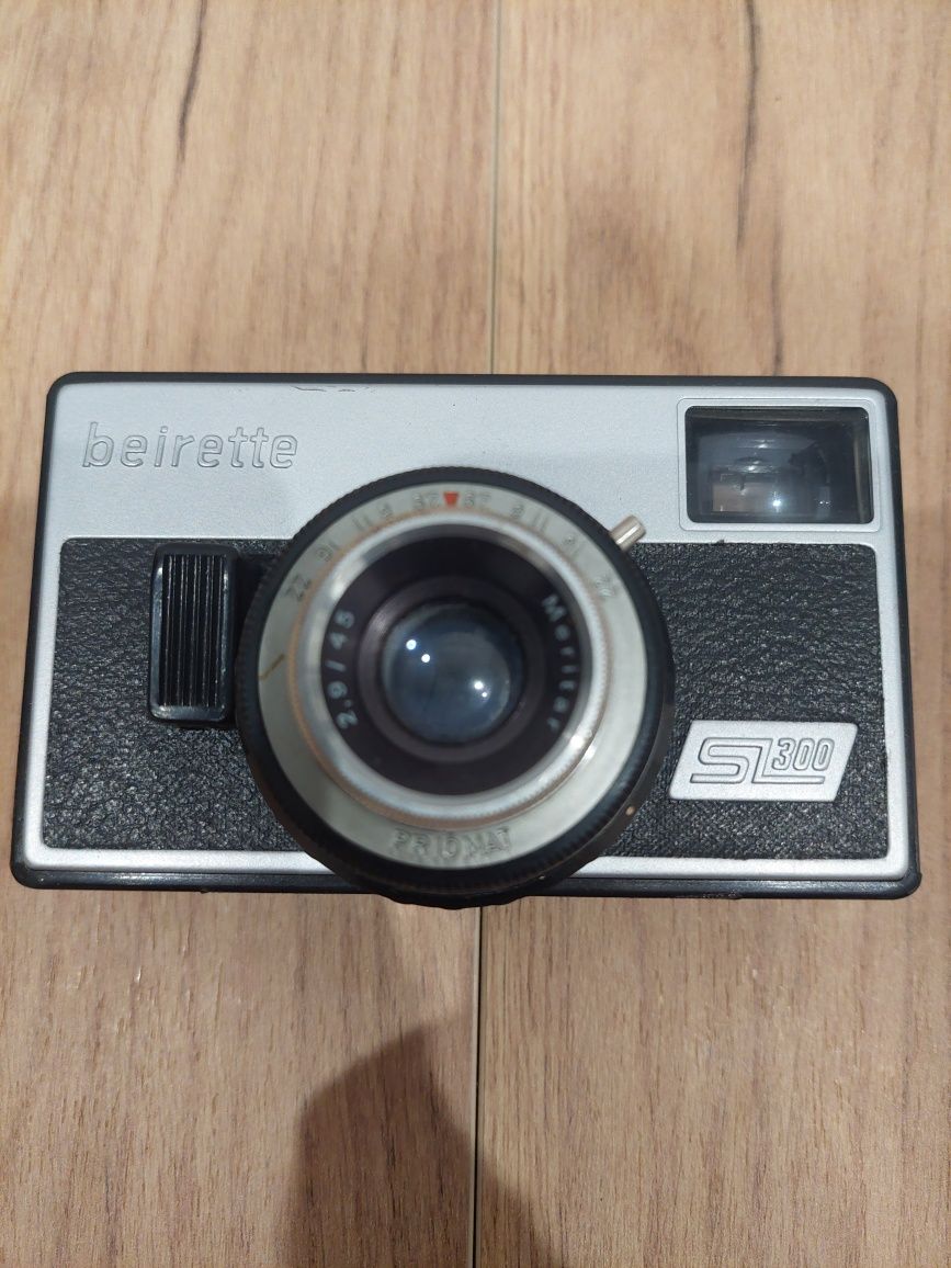 Kolekcjonerski aparat fotograficzny Beirette SL 300.