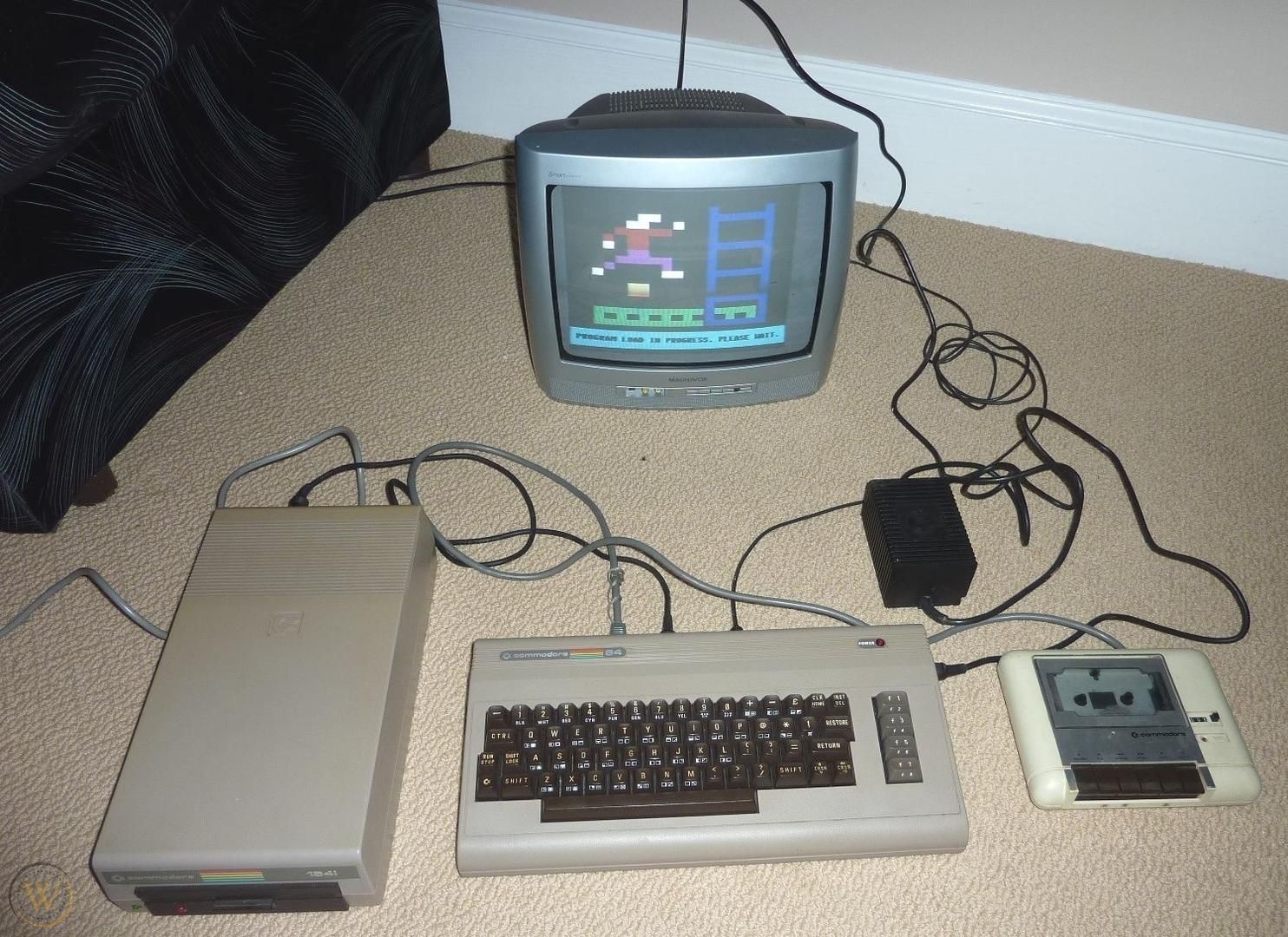 Commodore 64 completo com leitor e drive / portes incluídos