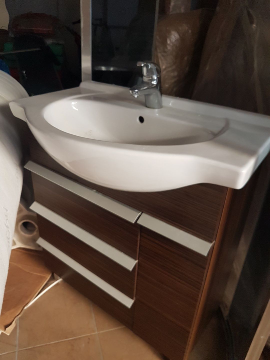 Komplet umywalka 76x49  szafka  z baterią