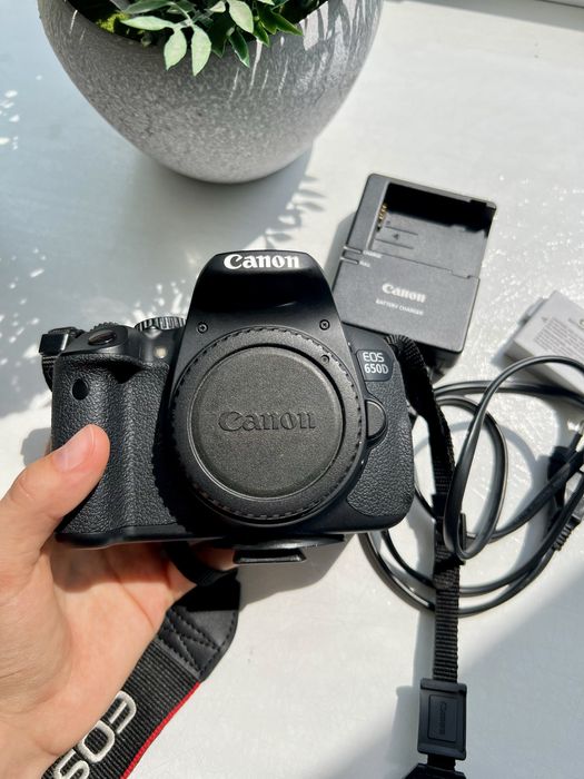 Фотоапарат Canon 650d