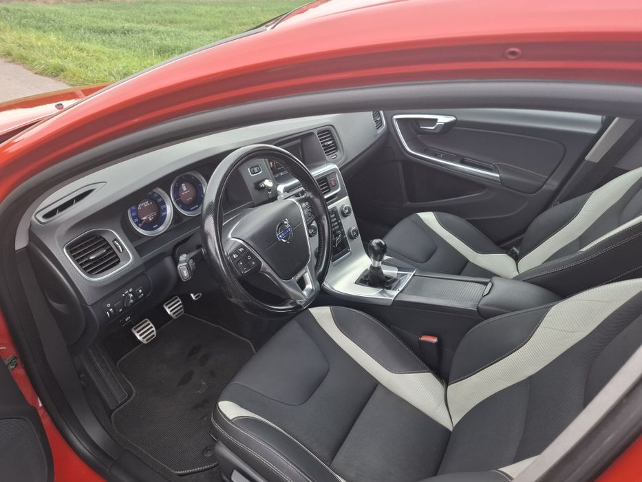 Volvo S60 R-Design 2011r D3 163km