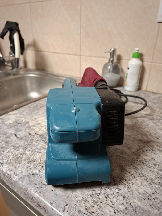 Szlifierka taśmowa.Makita 9911