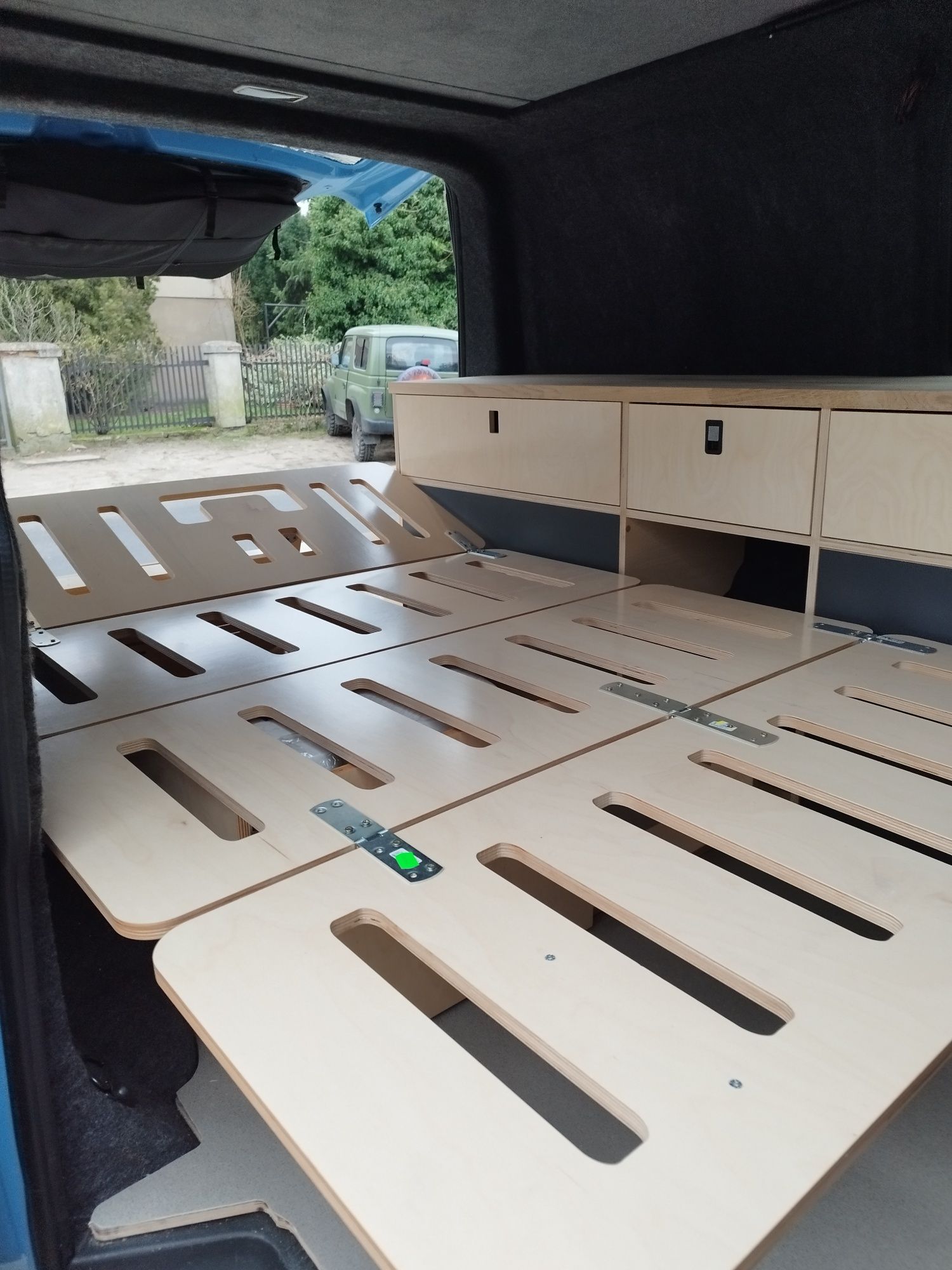 Camper van zabudowy boxy