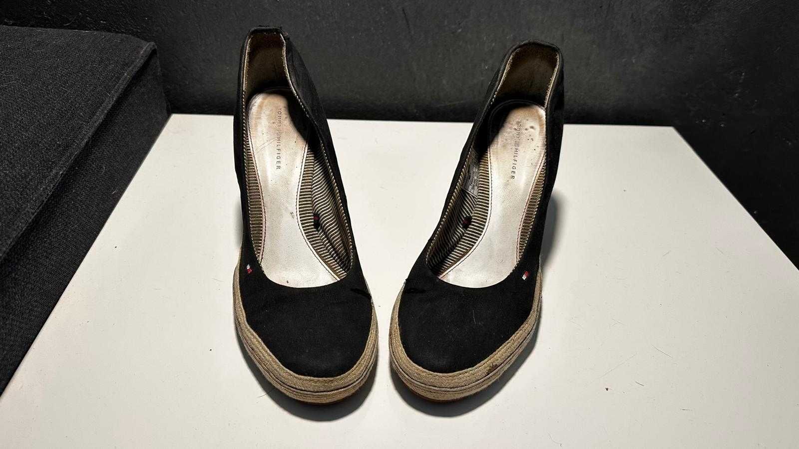 Buty damskie na koturnie Tommy Hilfiger rozmiar EUR 40