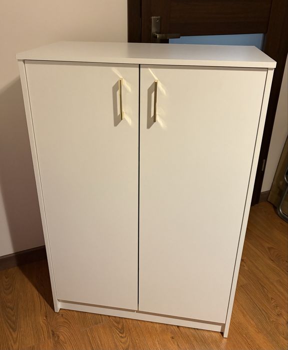 Komoda biala z polkami