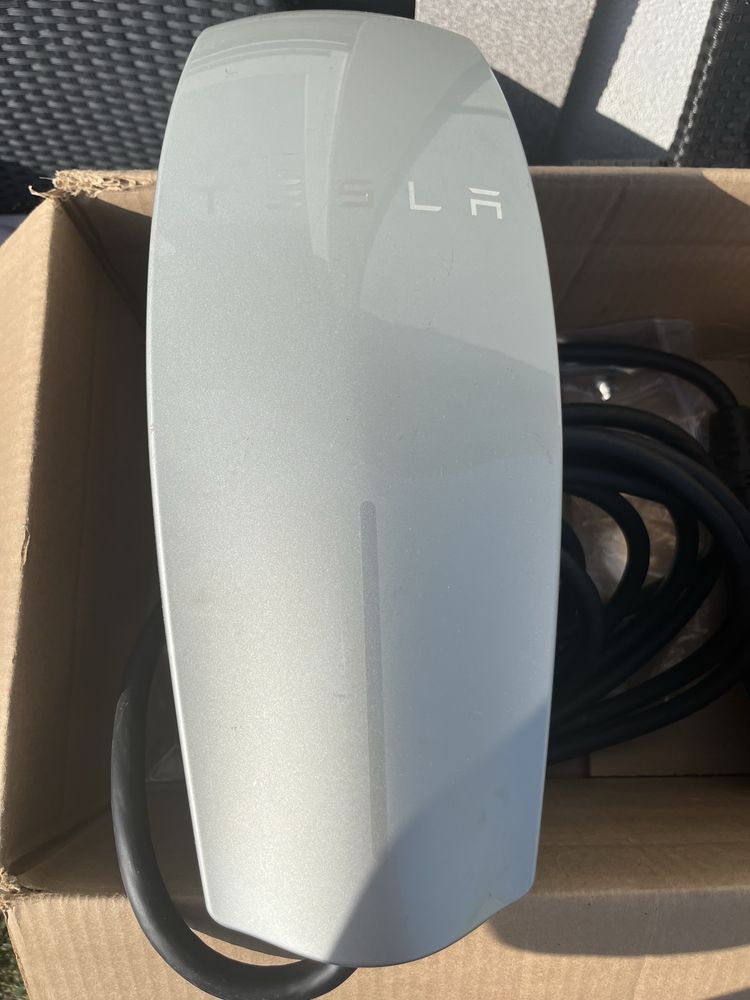 Tesla Wall connector  model Y , S, 3