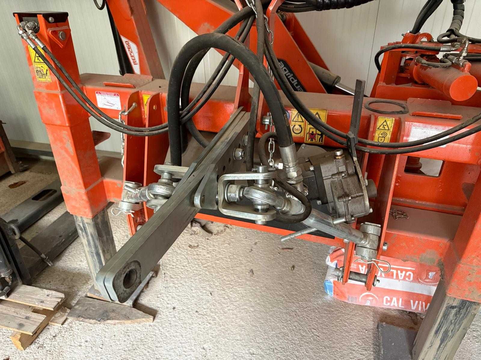 Retroescavadora (Retro) para trator REP260 C/Balde 40