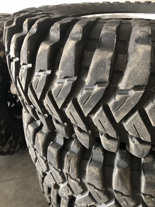 Maxxis 37/12,5/17 e jantes kmc