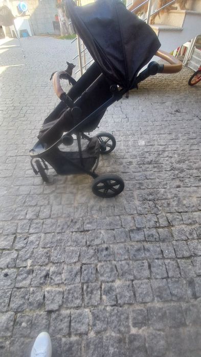 Carrinho bebé em excelente estado