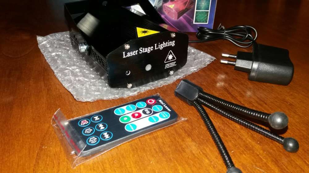 Laser Projector for Parties, Bars, and Discos – Green and Red – with Tripod64297867197825123