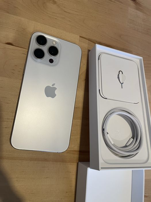 iPhone 15 pro max 256GB білий