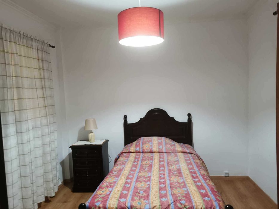 Aluga-se T1 em Ponta Delgada (Arrifes)