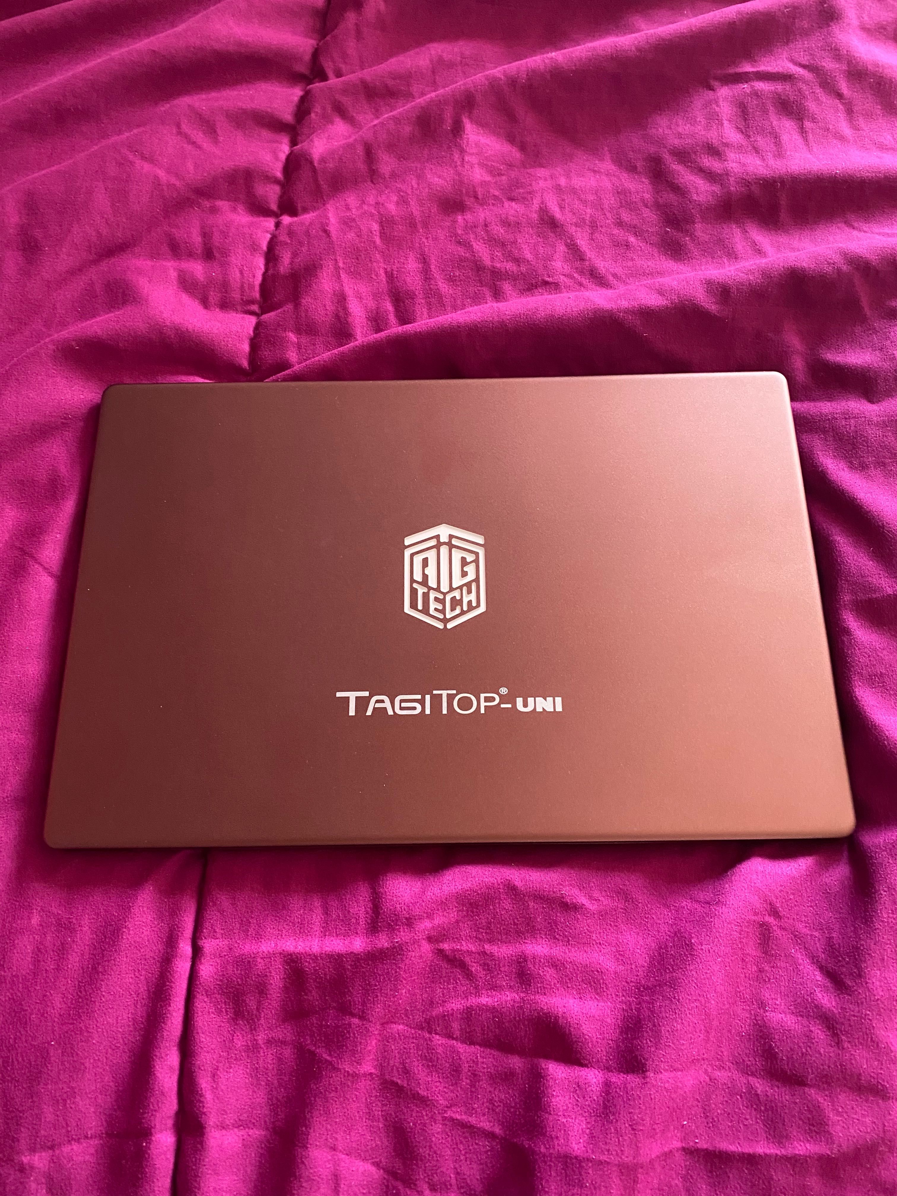 Laptop TAG I3 , w zestawie z odciskiem palca, ładowarką i torbą