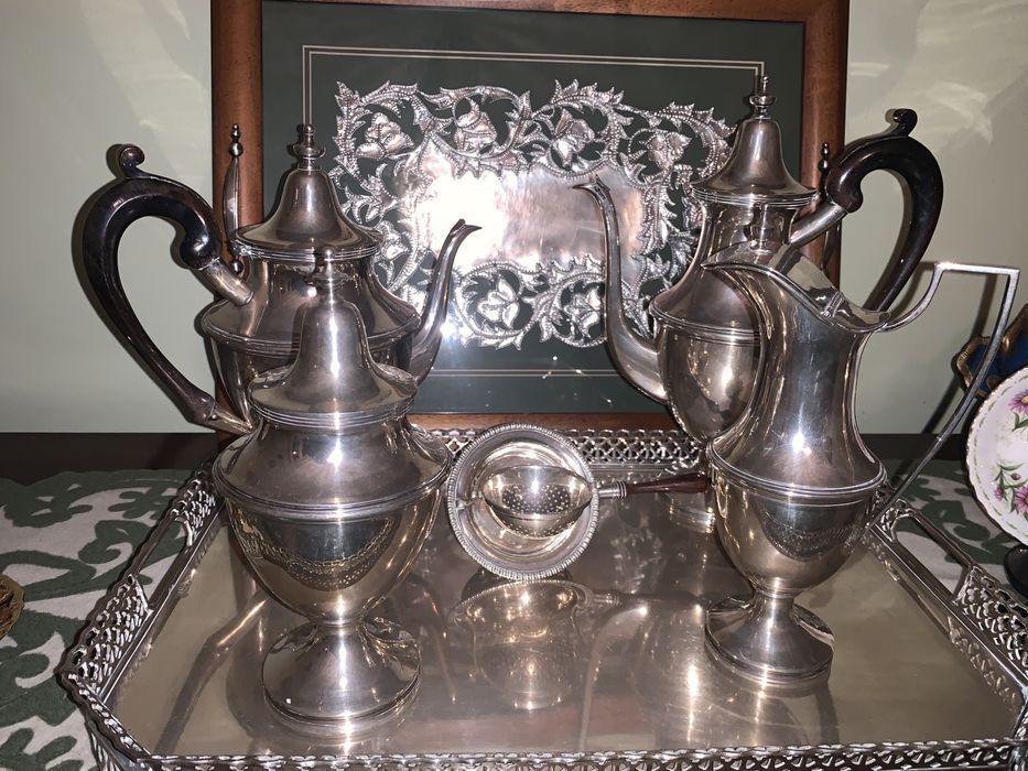 Serviço de chà e cafè de prata , da antiga ourivesaria da Guia (5kg)