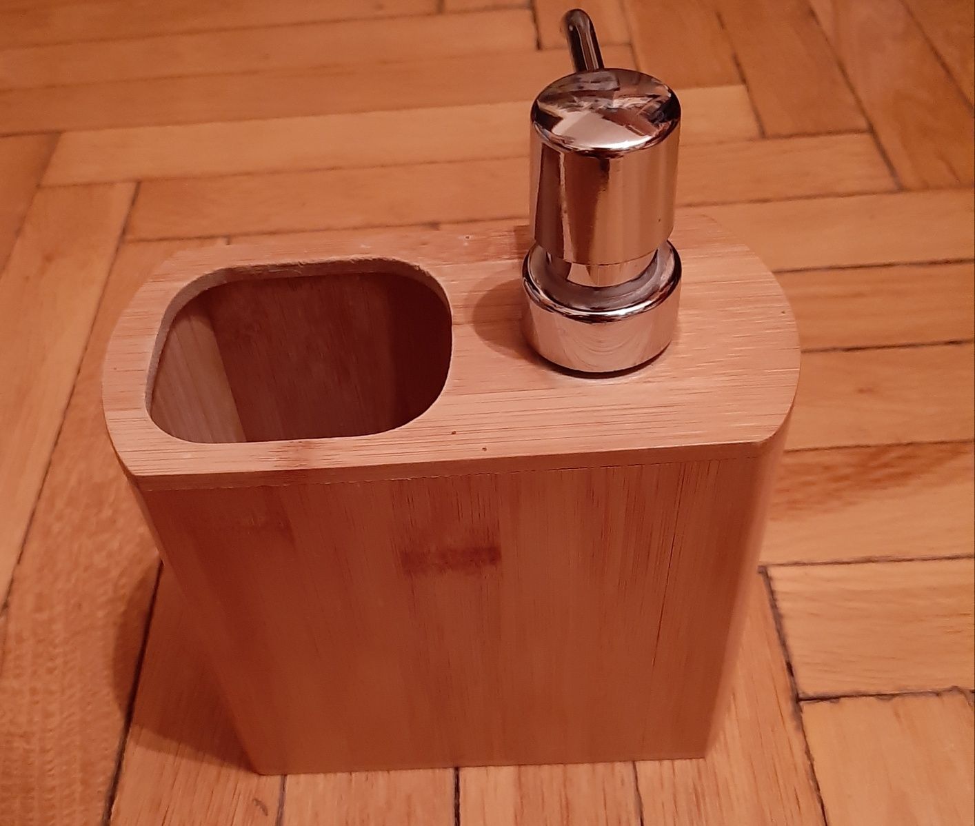 Podajnik przybornik do mydła drewniany drewno aplikator